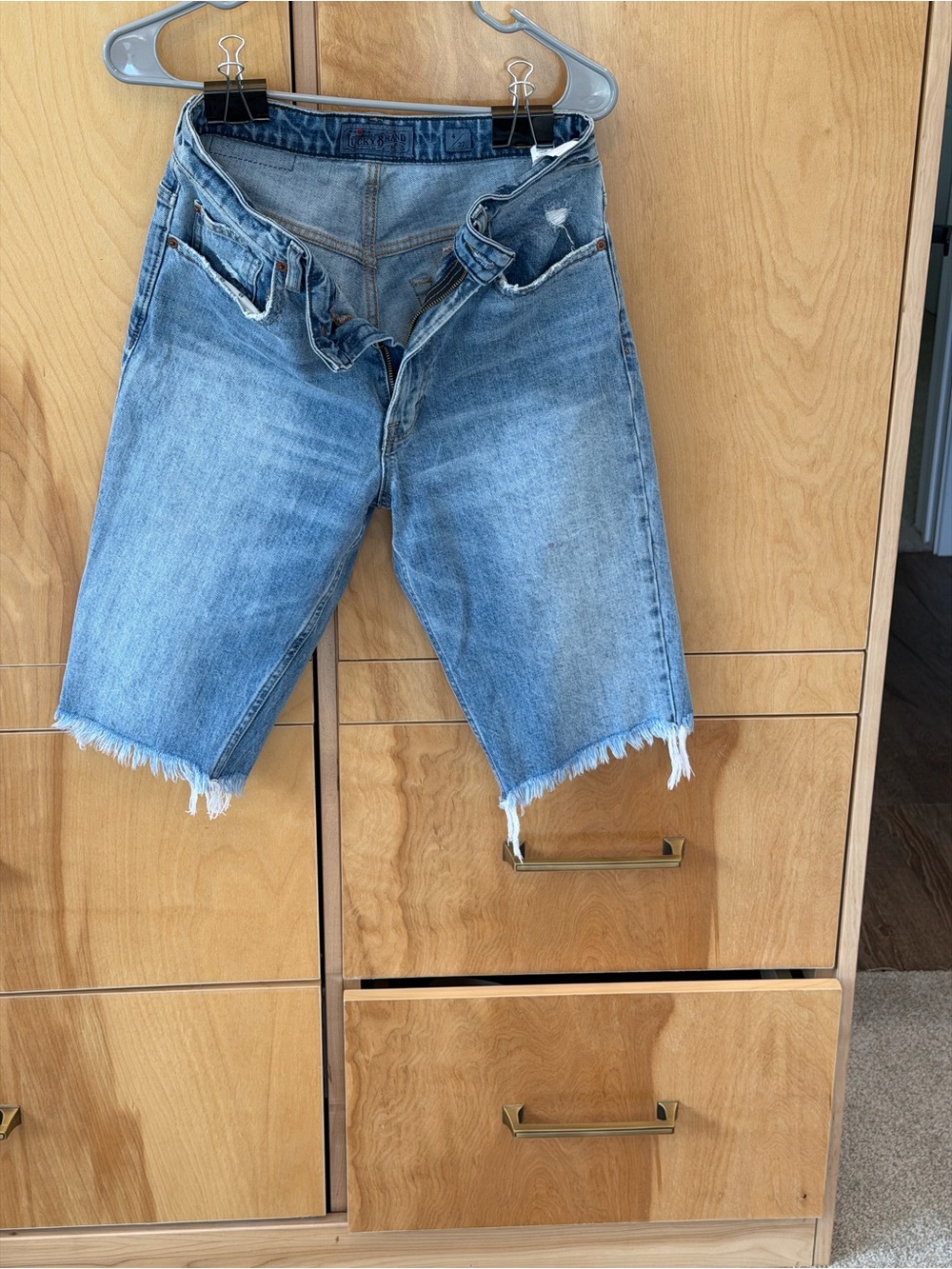 Lucky Brand Cuttoff Light Blue Denim Bermuda Shorts Size 4/27